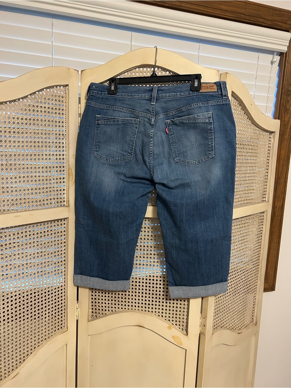 Levi's womensMedium Blue Denim Knee-Length Jeans Shorts - Picture 2 of 6